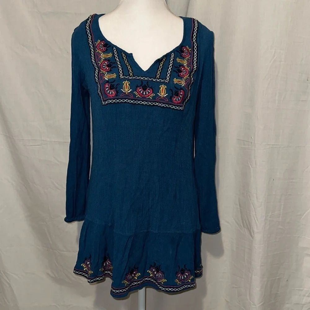 dark teal colorful embroidered Flying Tomato long sleeve tunic size medium